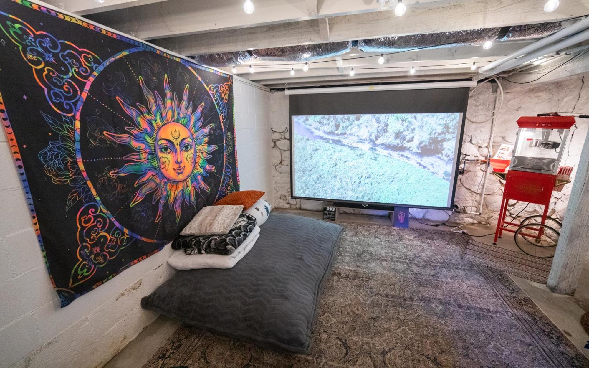 Reno'S Biggest Little House - Cozy Home Theatre Bagian luar foto